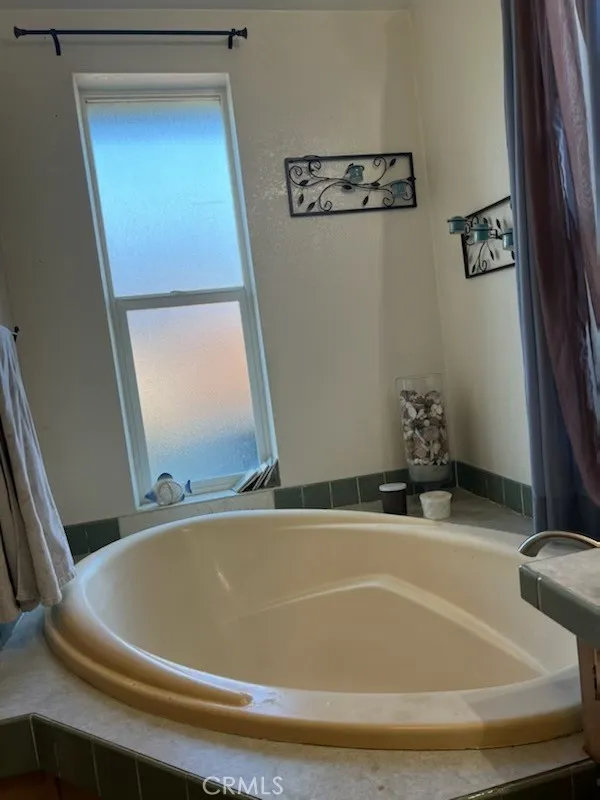 1616 South Euclid Street, Unit 54 Anaheim, CA 92802 - Photo 9 of 11 a bathroom with a tub