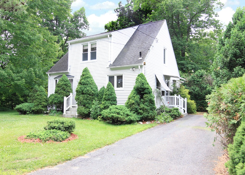 781 Holyoke Road Westfield, MA 01085 - Photo 2 of 17 Gallery Image 2