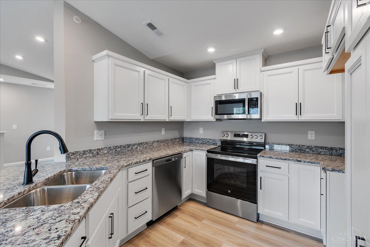 659 Tradition Ridge, Unit 79300 Cincinnati, OH 45245 - Photo 3 of 30 Gallery Image 3