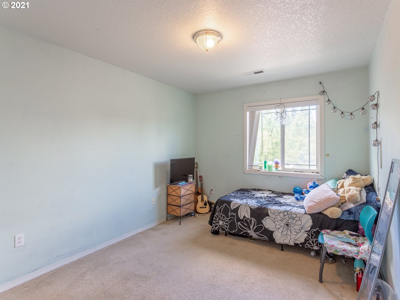 3123 South 2nd Street Ridgefield, WA 98642 - Photo 22 of 32 a bed room with a bed and a window