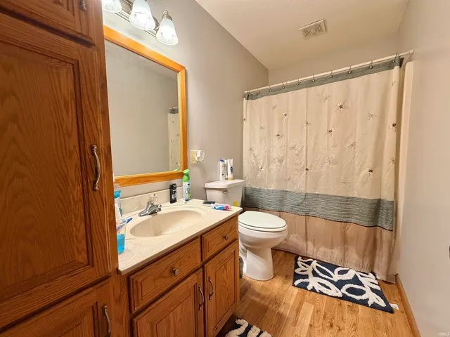 $199,900 | 80 Southeast 12th Street, Linton, IN 47441