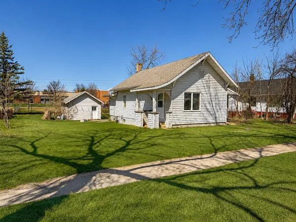 $104,900 | 409 5th Street Northeast, Staples, MN 56479