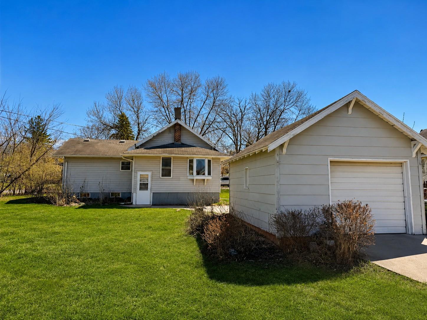 409 5th Street Northeast Staples, MN 56479 - Photo 2 of 5