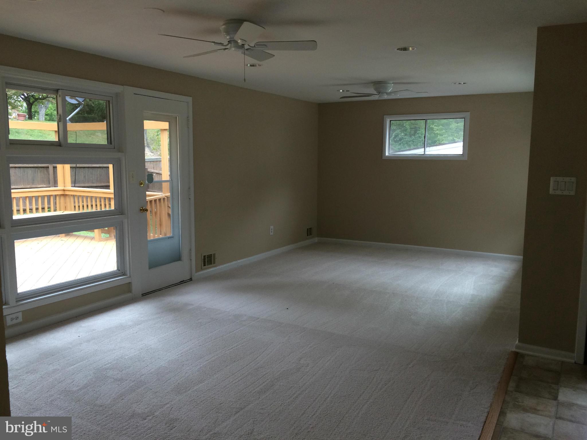 309 Belton Road Silver Spring, MD 20901 - Photo 3 of 21 Living Room