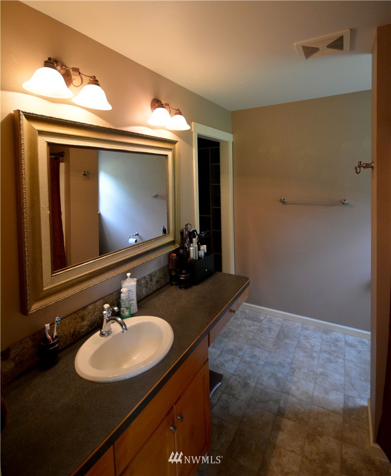 16712 Hauk Lane Southwest Rochester, WA 98579 - Photo 14 of 25 Gallery Image 14