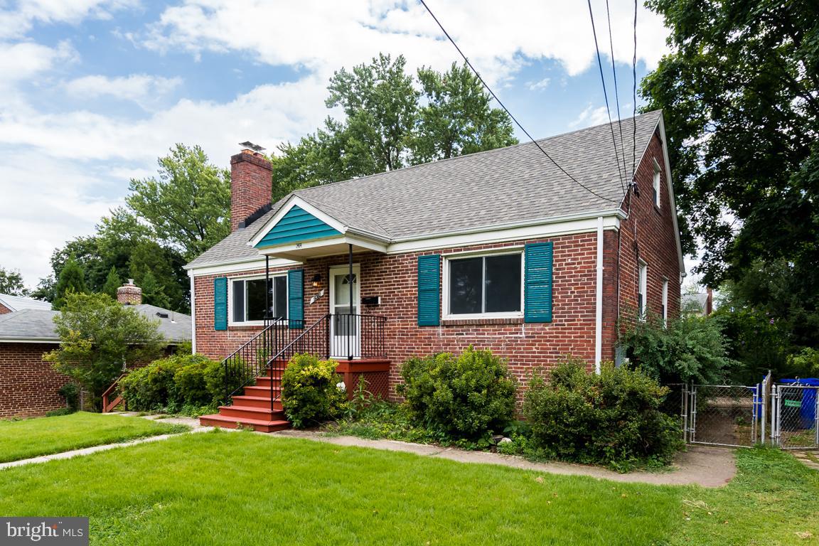 2414 Eccleston Street Silver Spring, MD 20902 - Photo 3 of 47 Gallery Image 3