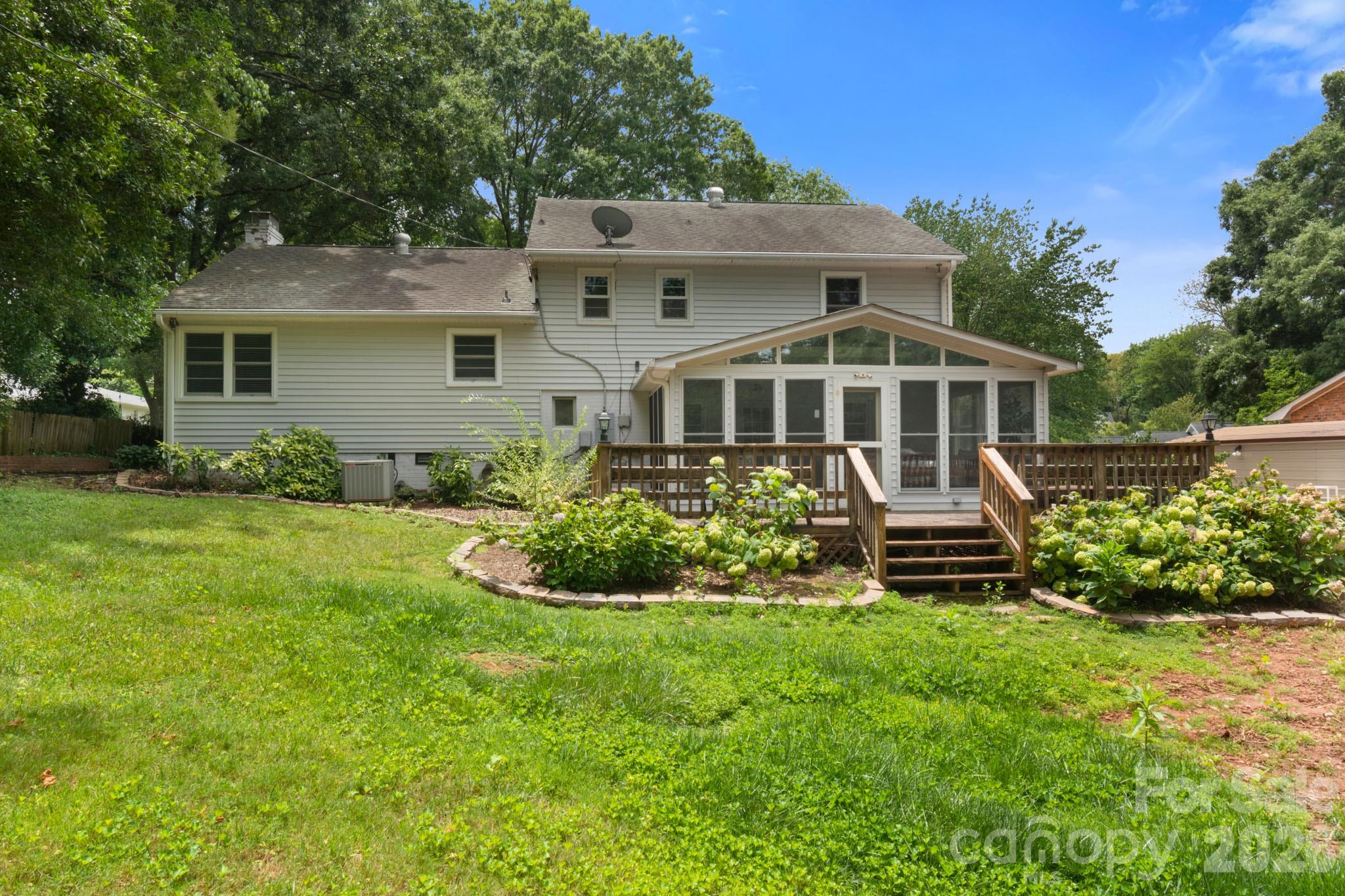 4215 Chelmsford Road Charlotte, NC 28211 - Photo 22 of 23 Gallery Image 22