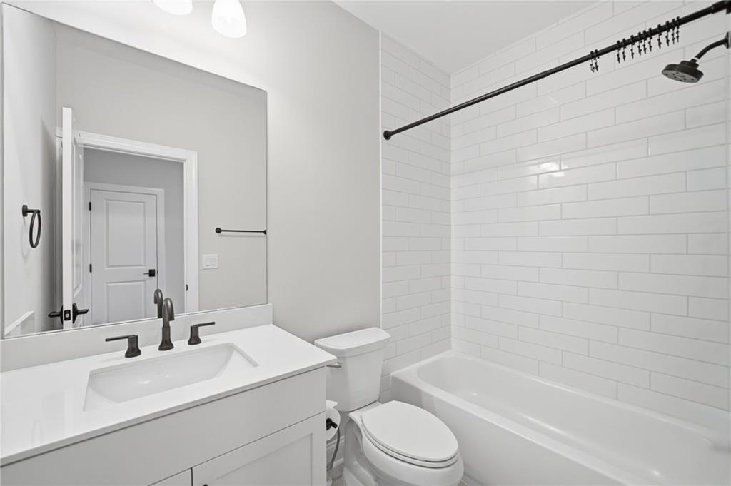 250 Idylwilde Way Canton, GA 30115 - Photo 39 of 59 a bathroom with a toilet a sink and a bathtub