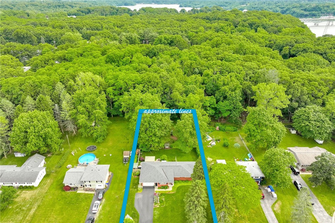 175 Longview Drive Webster, NY 14580 - Photo 5 of 47 approximate lot lines backing to town land! privac