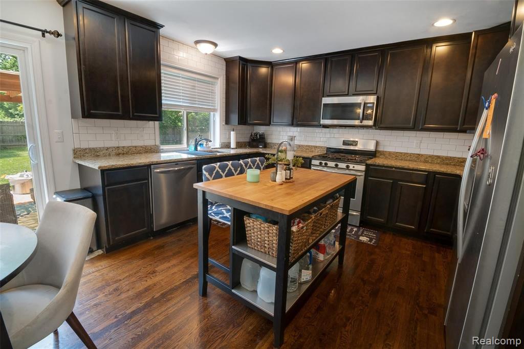 2320 Longview Avenue Rochester Hills, MI 48307 - Photo 8 of 25