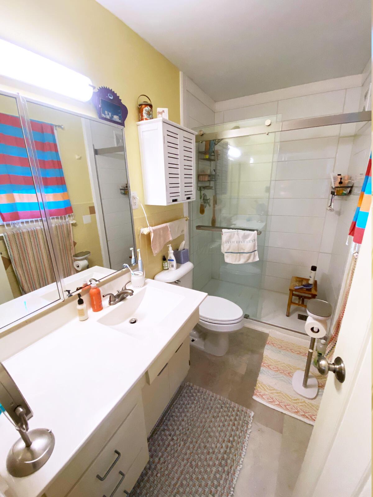 76 Mulligan Road Athens, OH 45701 - Photo 19 of 35 En-suite full bathroom