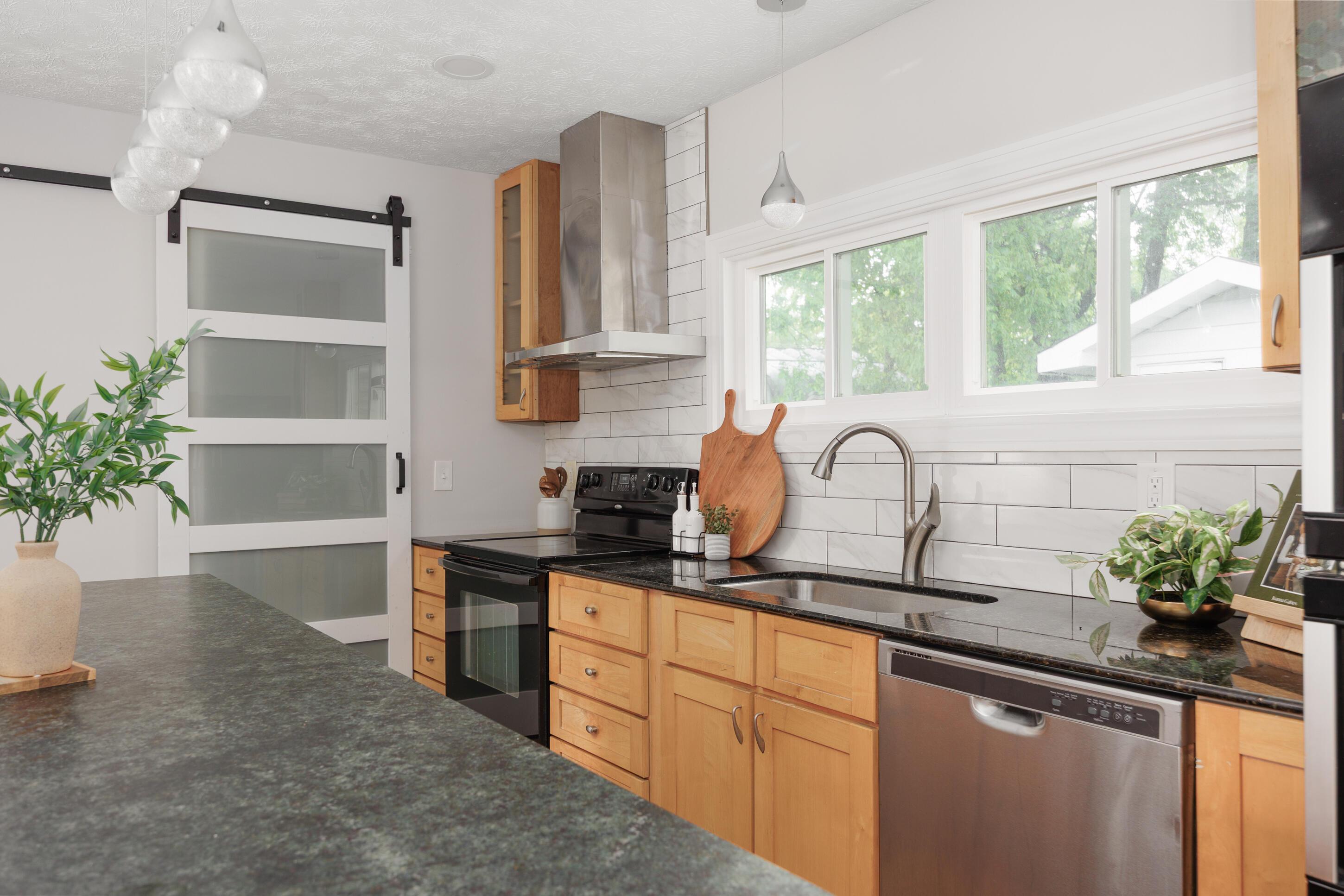 1366 Dyer Road Grove City, OH 43123 - Photo 12 of 49 Kitchen