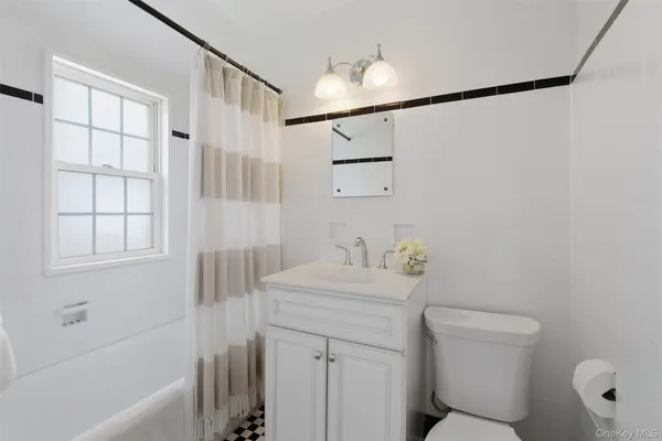 $1,275,000 | 32 Kingsbury Road, New Rochelle, NY 10804