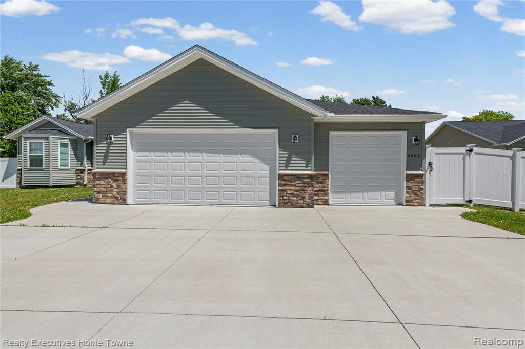 4429 River Road East China, MI 48054 - Photo 2 of 35