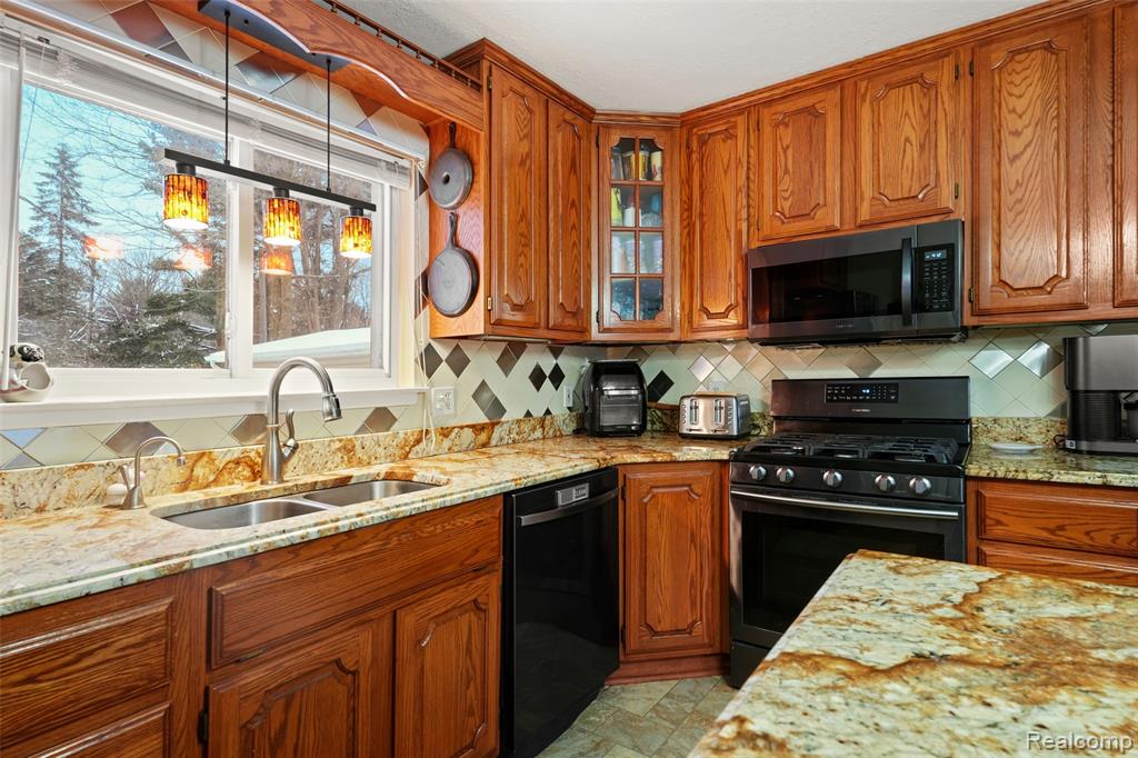 70482 Wolcott Road Armada, MI 48005 - Photo 12 of 47 Gallery Image 12