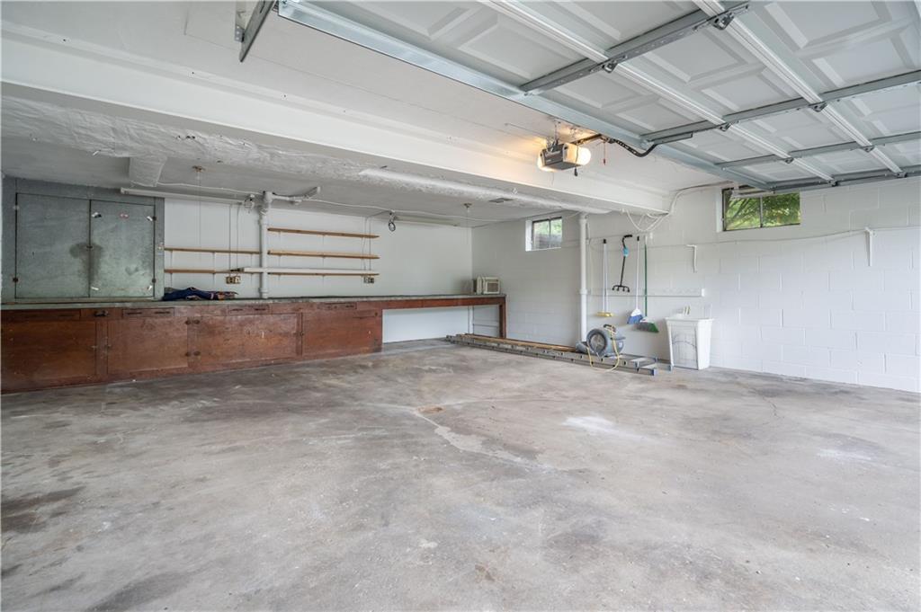 533 Upper Road Pittsburgh, PA 15228 - Photo 22 of 25 Garage