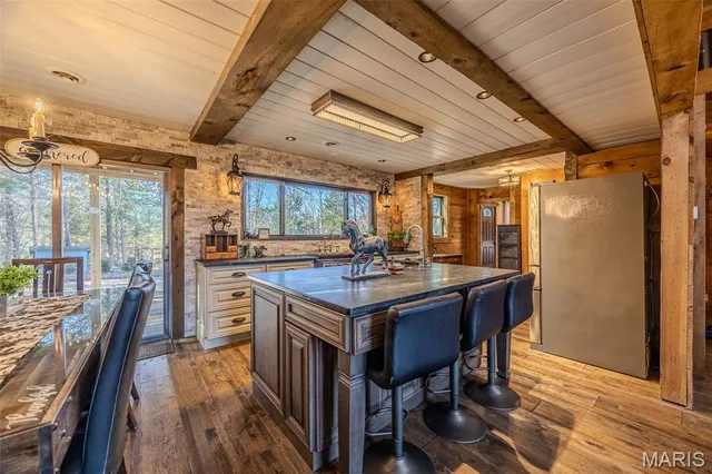 $585,000 | 20250 Crabapple Road, Lebanon, MO 65536