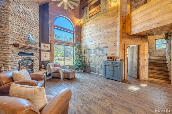 $585,000 | 20250 Crabapple Road, Lebanon, MO 65536