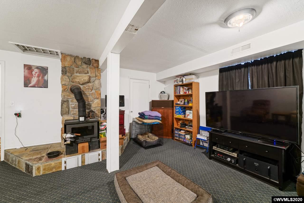 15565 Oakdale Road Dallas, OR 97338 - Photo 35 of 38