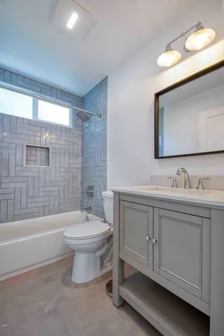 $3,200 | 3185 Larga Avenue, Unit C, Los Angeles, CA 90039