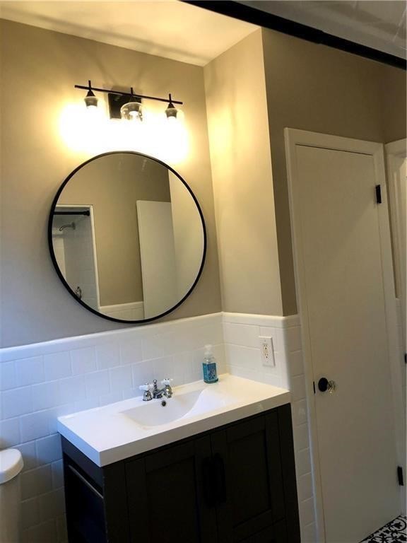 73 Overhill Road Providence, RI 02906 - Photo 4 of 14