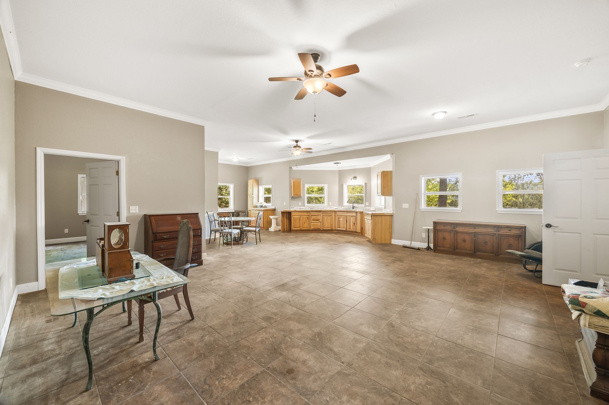 1582 Hellsneck Road Waverly, TN 37185 - Photo 33 of 72 a living room with furniture and a chandelier