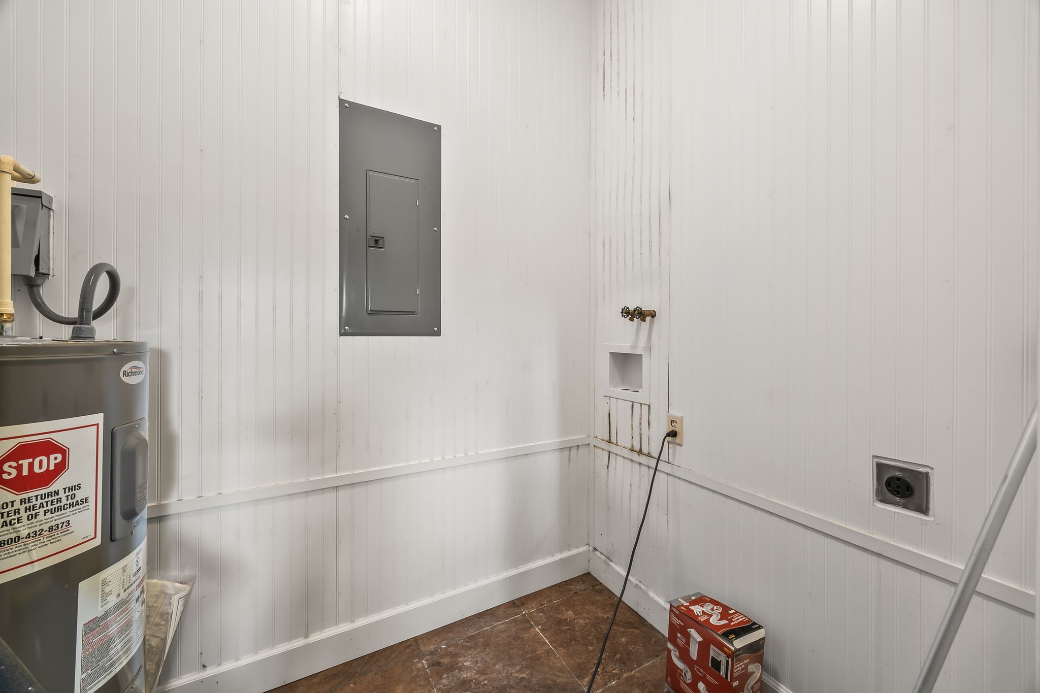 1582 Hellsneck Road Waverly, TN 37185 - Photo 52 of 72 a bathroom with a shower