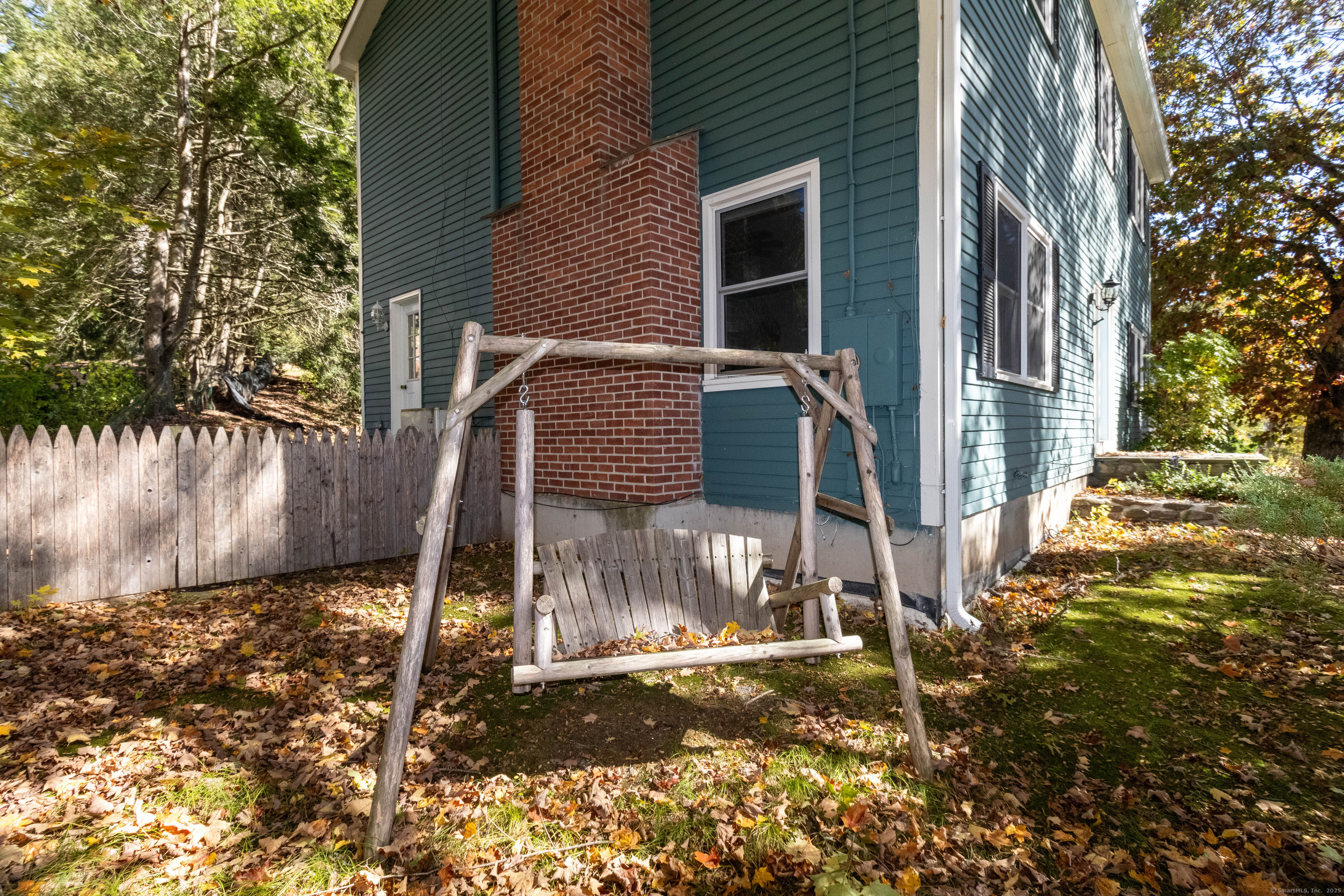 26 Firetown Road Simsbury, CT 06070 - Photo 16 of 40 a backyard of a house
