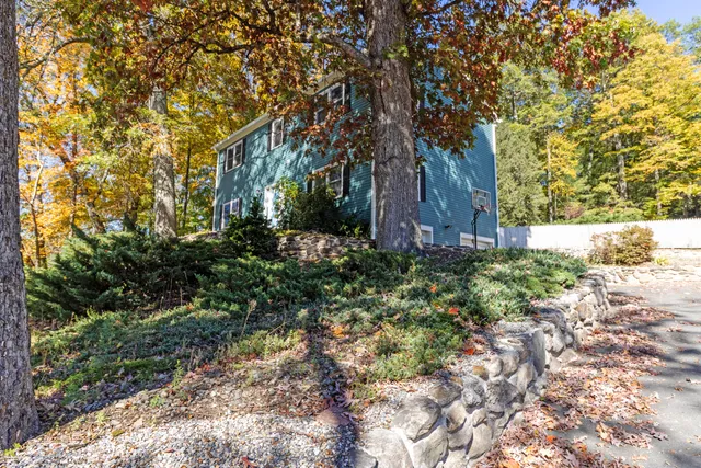 $3,495 | 26 Firetown Road, Simsbury, CT 06070