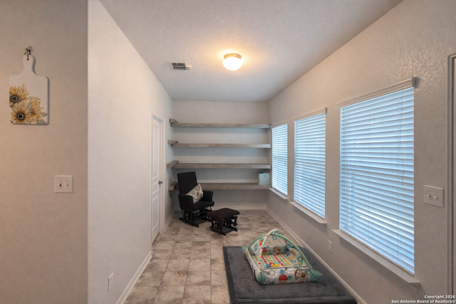8949 Elizabeth Park Converse, TX 78109 - Photo 18 of 35 a room with furniture and a window