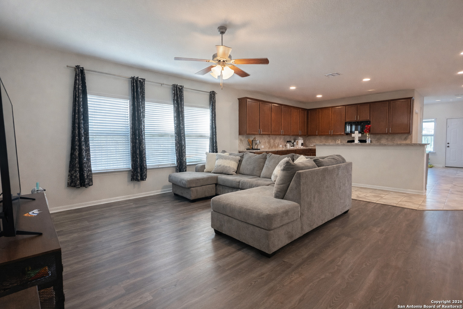 8949 Elizabeth Park Converse, TX 78109 - Photo 7 of 35 a living room with furniture and a large window