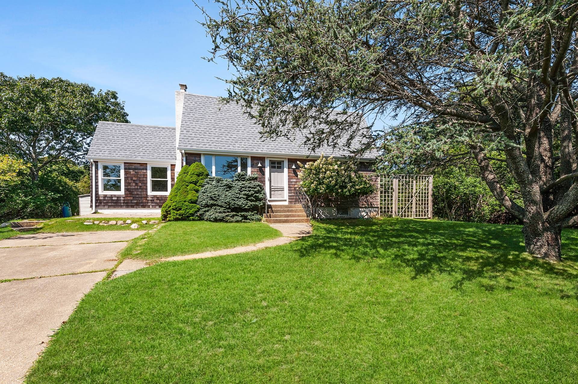 27 South Delphi Street, Montauk, NY 11954 Compass