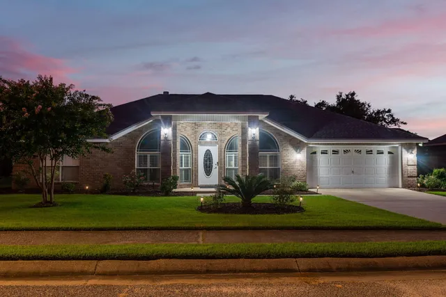 $569,000 | 1530 Woodlawn Way, Gulf Breeze, FL 32563