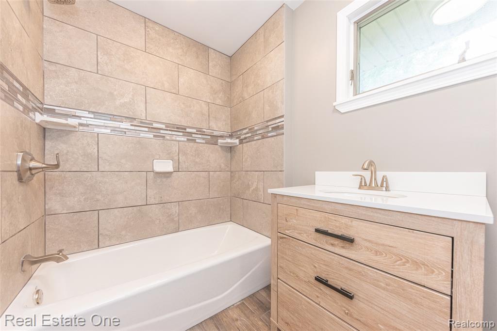 912 North Wixom Road Wixom, MI 48393 - Photo 32 of 49