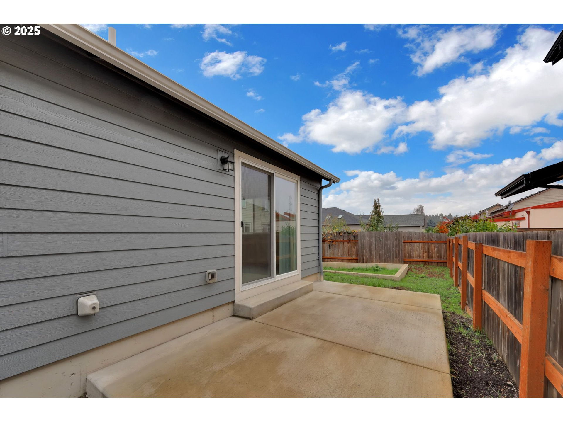 1632 Dotie Drive Springfield, OR 97477 - Photo 25 of 29 a view of a terrace with sky view