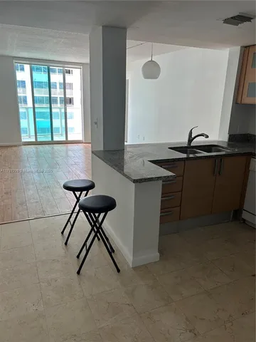 $2,700 | 2101 Brickell Avenue, Unit 502, Miami, FL 33129