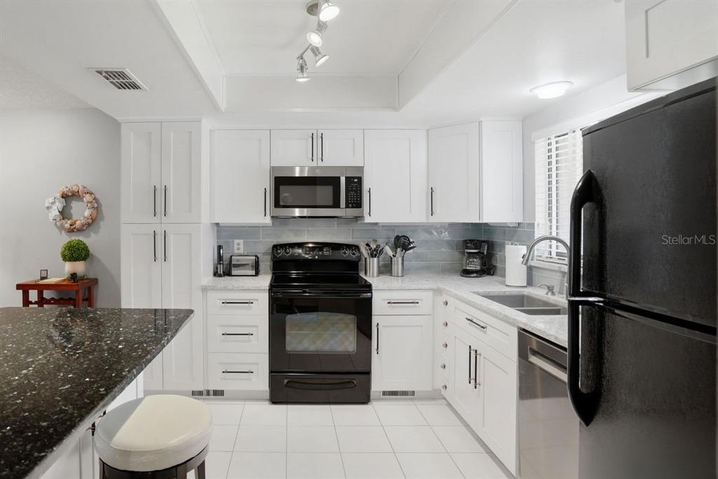2538 Oakleaf Lane, Unit 33B Clearwater, FL 33763 - Photo 12 of 60