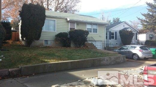 a view of a house with backyard