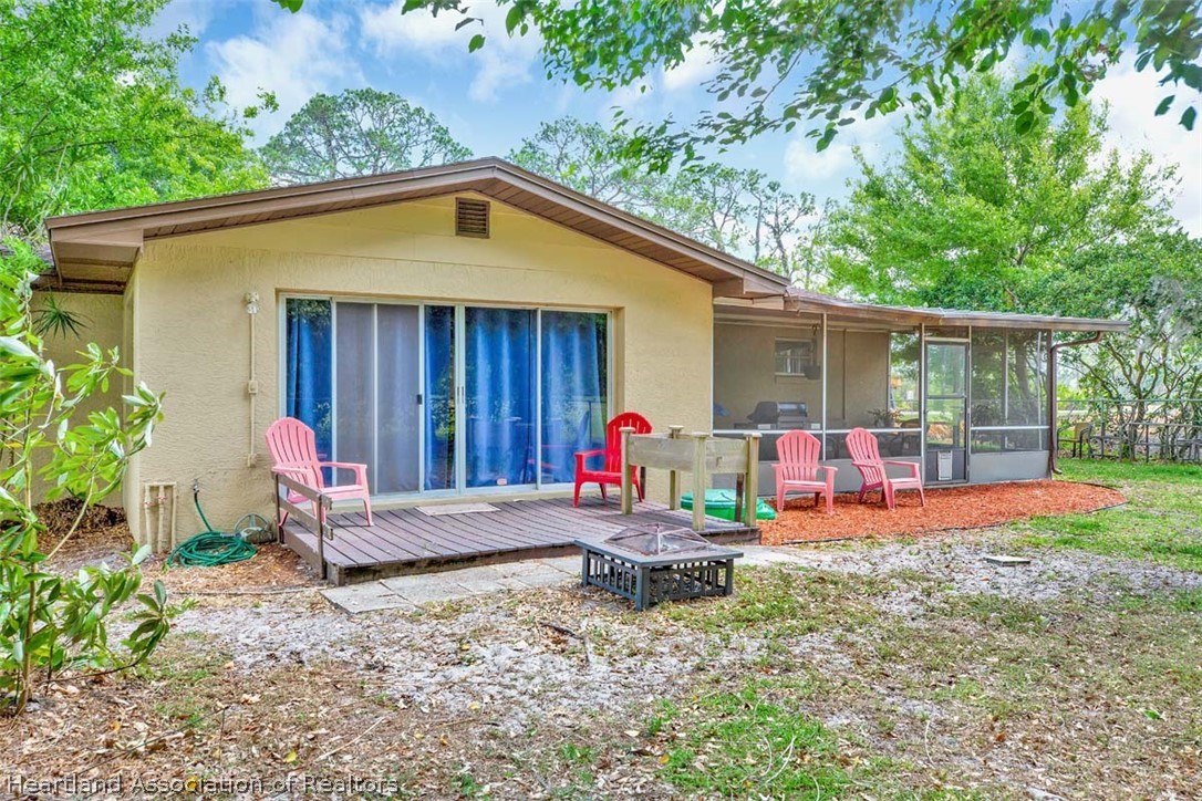 3232 Golfview Road Sebring, FL 33875 - Photo 23 of 36 a backyard of a house with barbeque oven table and chairs
