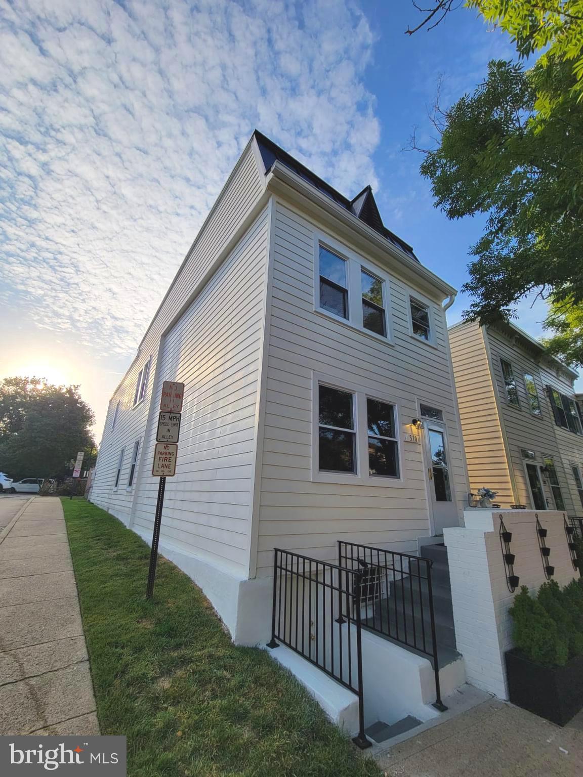 310 South Alfred Street Alexandria, VA 22314 - Photo 51 of 63 a view of a house with a yard