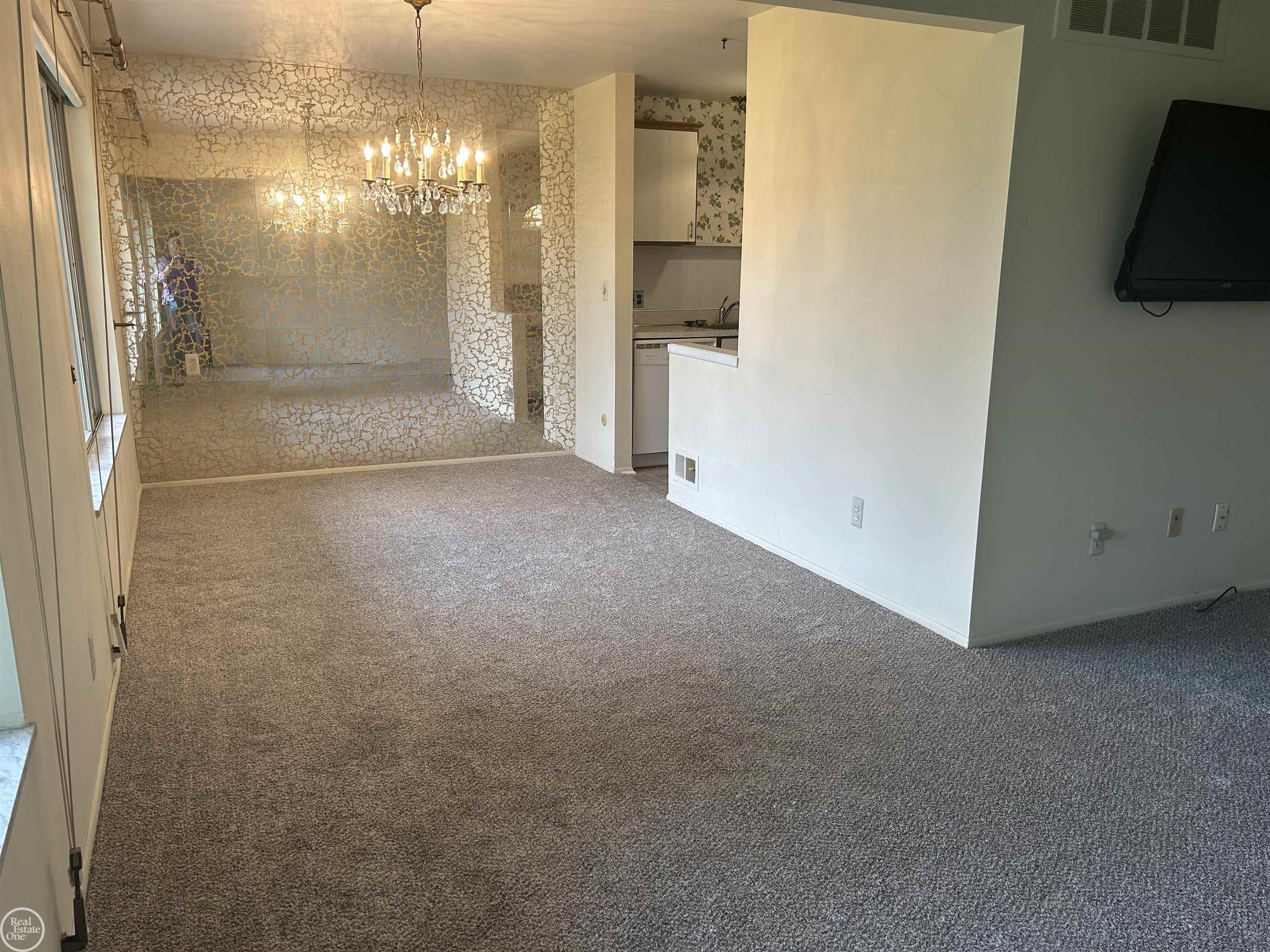 29304 Hoover Road Warren, MI 48093 - Photo 15 of 24 50116880-14.JPG