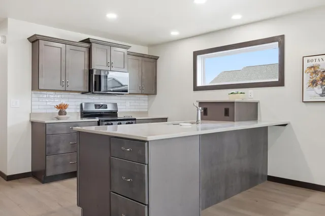 $549,622 | 6230 21st Street South, Fargo, ND 58104