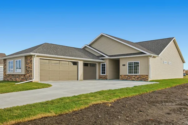 $549,622 | 6230 21st Street South, Fargo, ND 58104