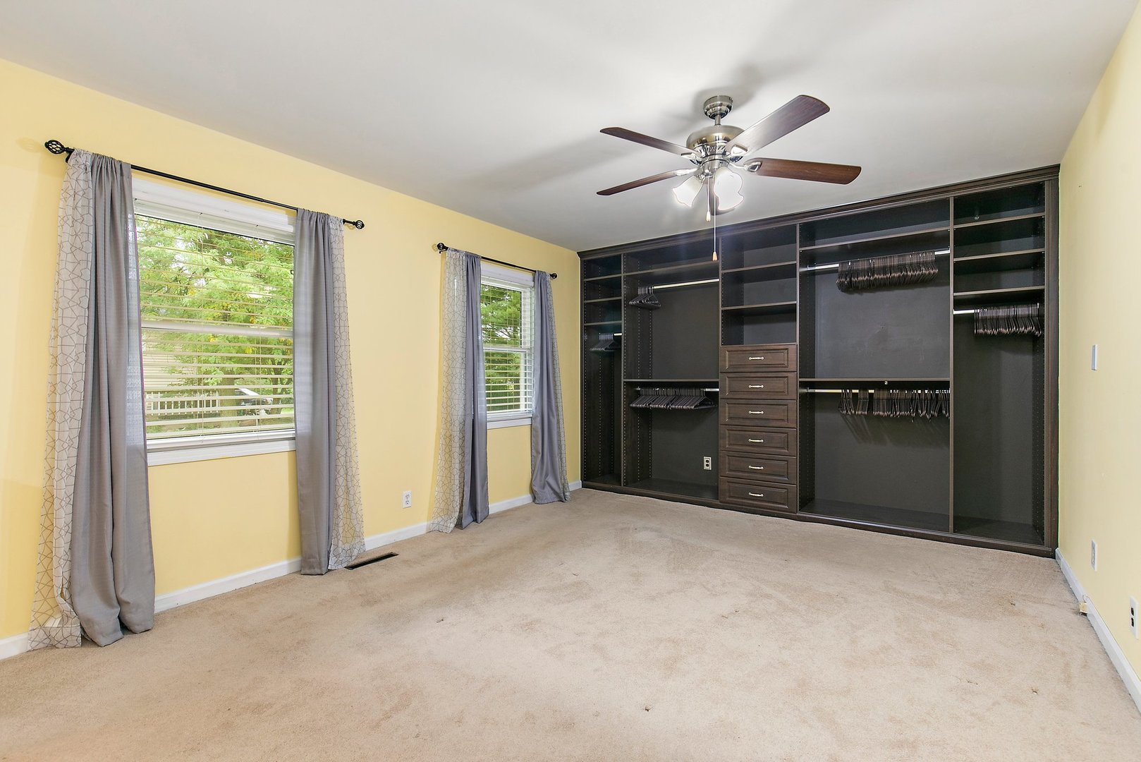 1026 Oak Ridge Road Carpentersville, IL 60110 - Photo 13 of 25 a view of a livingroom with a ceiling fan and window