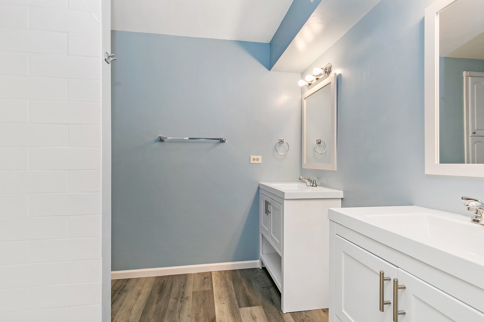 1026 Oak Ridge Road Carpentersville, IL 60110 - Photo 14 of 25 a bathroom with a sink and a mirror