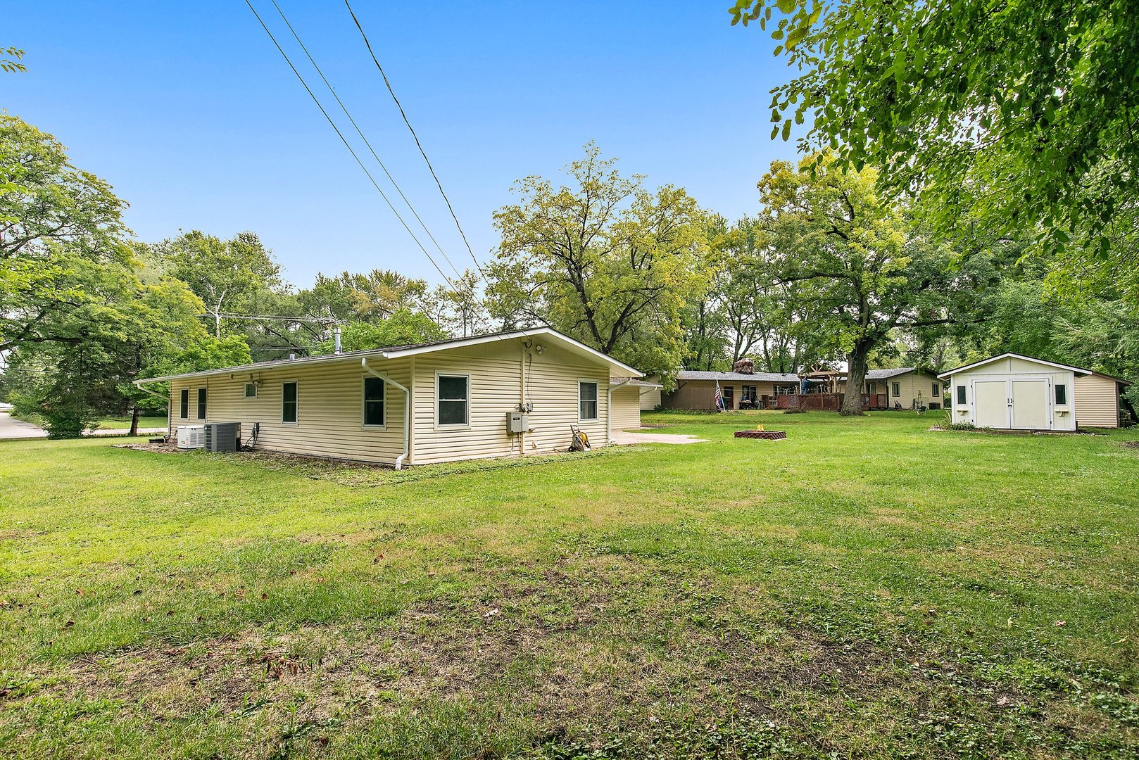 1026 Oak Ridge Road Carpentersville, IL 60110 - Photo 23 of 25 a house view with a garden space