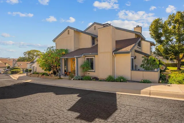 $680,000 | 141 Cerco Rosado, San Marcos, CA 92069