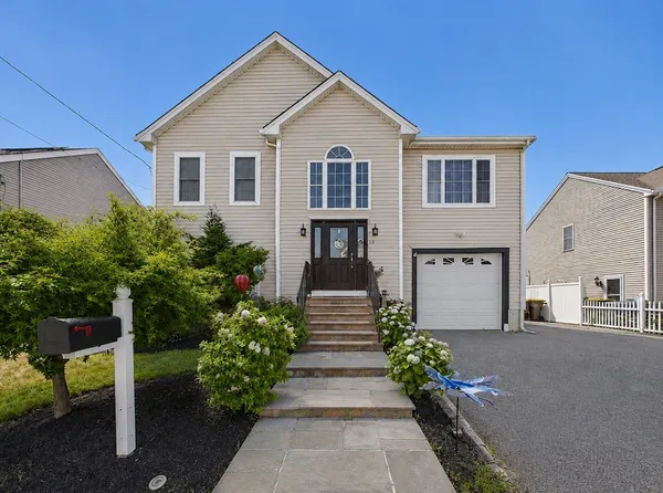 $635,000 | 19 Abington Lane, Fall River, MA 02721