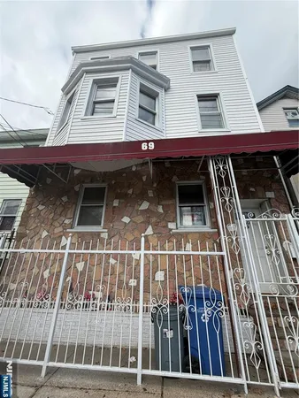 $2,500 | 65 Grand Street, Paterson, NJ 07501