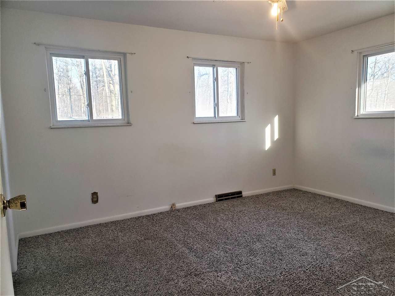 4278 Emerald Road Bridgeport, MI 48722 - Photo 4 of 22 31373033-3.JPG